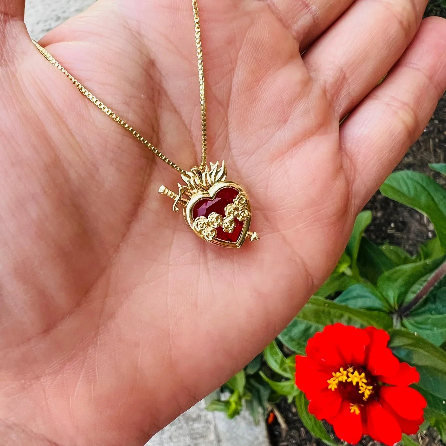 ( floz )™ -Collar Sagrado Corazon Con Caja: Lleva la Protección del Sagrado Corazón Contigo