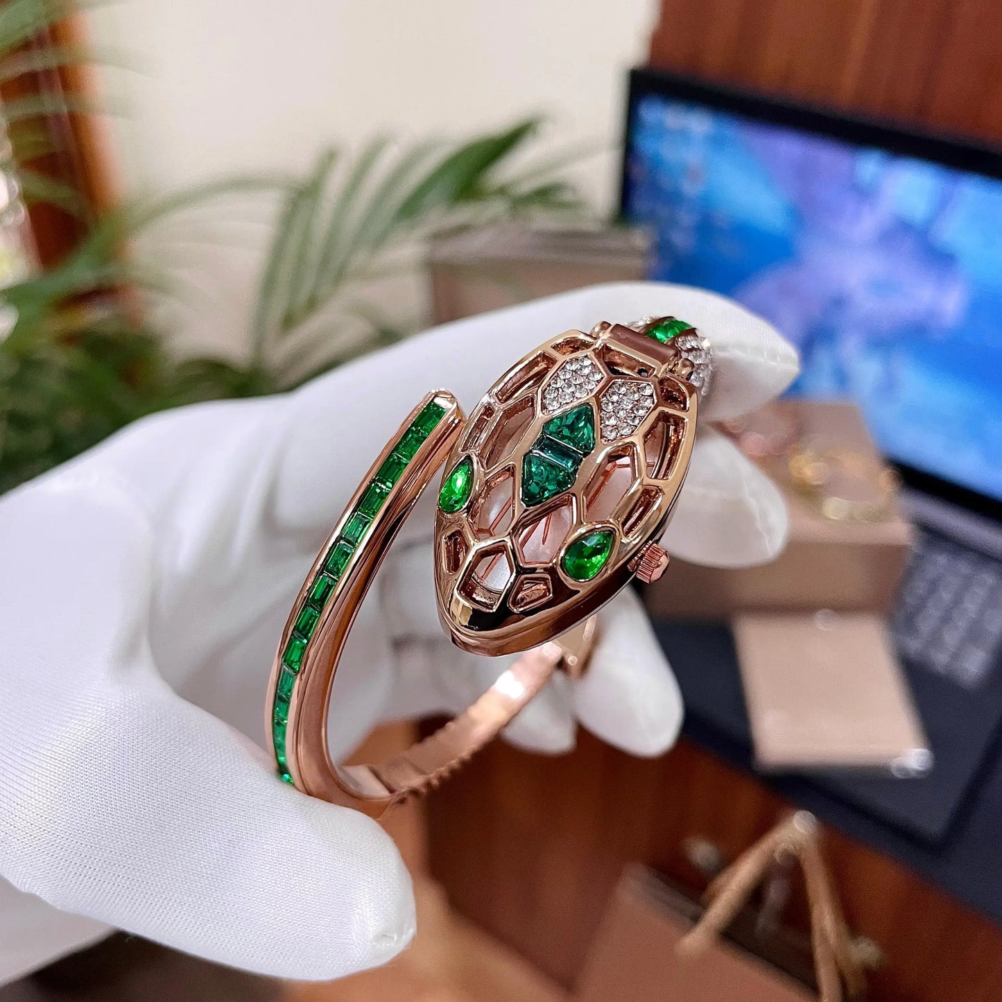 ( floz )™ -Cobre Luxur Aro Serpiente Piedra:Un Reloj Que Es Puro Glamour y Misterio
